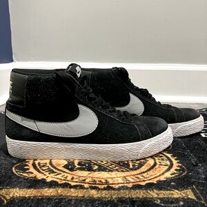 Nike blazer mid - size 4